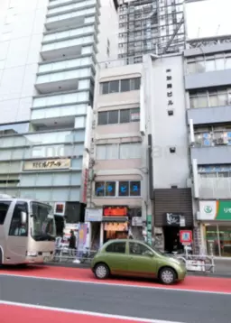 新宿西口駅 徒歩1分 駅至近!大通り面! 【飲食不可】
