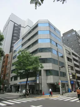 東銀座駅近くB1階店舗。地下への専用階段あり。