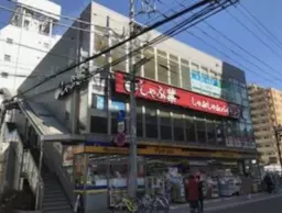 蕨駅徒歩３分の視認性抜群の人通りの多い立地です！３階全面ガラス張りの通りに面した物件です。飲食可外観
