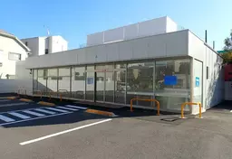 北綾瀬駅 徒歩8分 1F 築浅角地! 一面ガラス張りの路面店舗物件【何業も可】