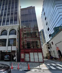 六本木駅 徒歩4分 1-3F一括貸し 饂飩坂の角地 スケルトン店舗物件 【飲食不可】