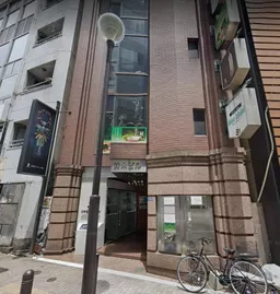 新宿駅 徒歩6分 花道通り路面 物販店の居抜き店舗物件 【飲食可】