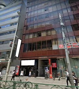 新宿駅 徒歩9分 青梅街道沿い 1-中2階 一括貸し スケルトン店舗物件 【飲食不可】