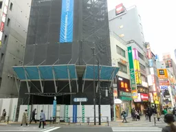 池袋駅東口前の新築ビルです。