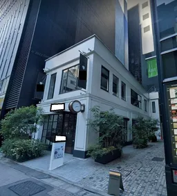 銀座一丁目駅 徒歩1分 駅至近!1-2F一括貸し アクセサリー店の居抜き店舗物件 【飲食可】