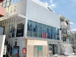 明治神宮前〈原宿〉駅 徒歩3分 2F キャットストリート!前面ガラス張りの店舗物件【飲食不可】