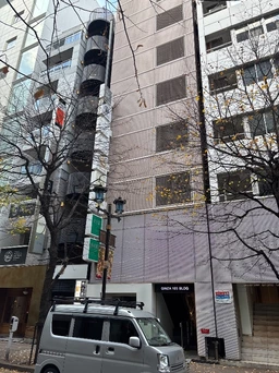 【貸主(代理)様と直接取引物件】並木通り/現況渡し（美容室居抜備品含め）/同ビルバッティング相談可外観