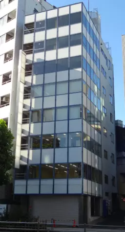 神保町駅 徒歩3分 角地 B1Fスケルトン物件 【飲食可】外観