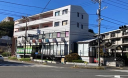 搬入口、荷捌きスペース有、物販・サービス店舗・作業場外観