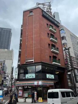 西武新宿駅 徒歩1分 駅至近の飲食ビル3F【飲食業のみ募集】外観